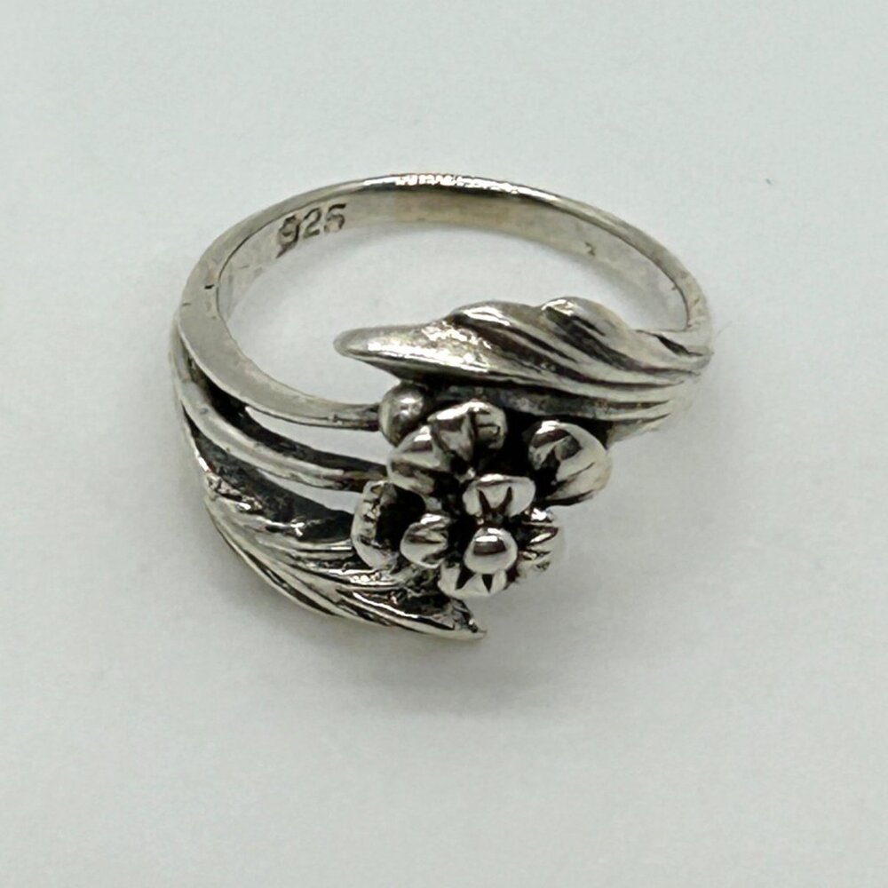 Sterling Silver Flower & Leaf Ring 925 Child Size 2.5 Floral Design Jewelry - Picture 2 of 11